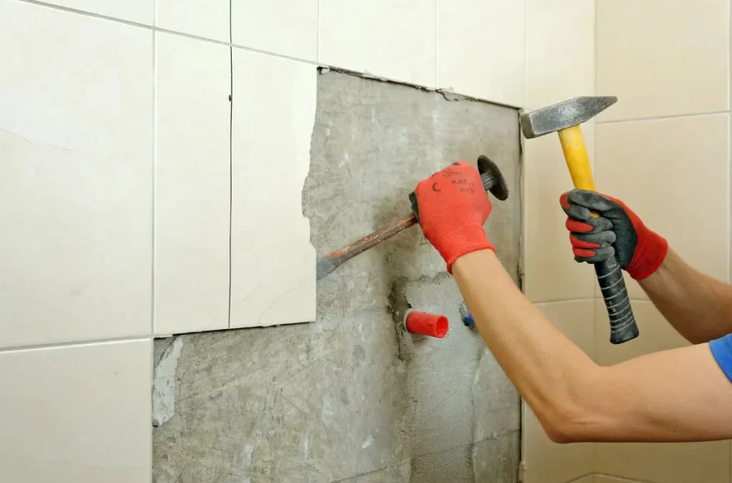 Демонтаж старой плитки